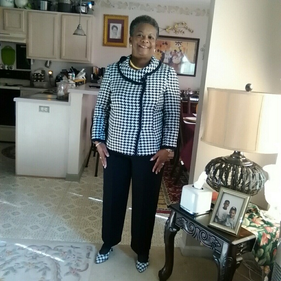 Meet your Posher, Joyce - Picture 2 of 4